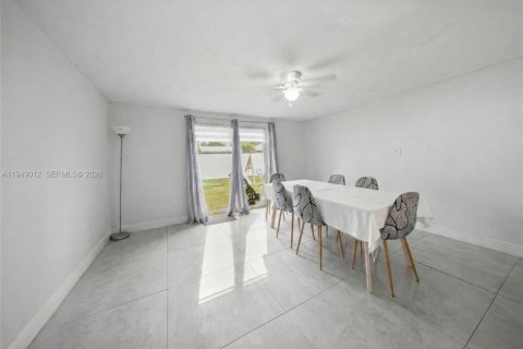 Villa ou maison à vendre à Miramar, Floride: 3 chambres, 129.04 m2 № 2004841 - photo 12