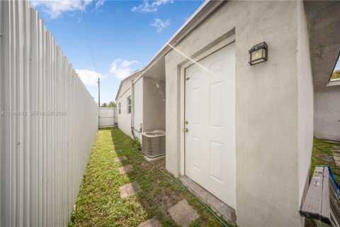 Villa ou maison à vendre à Miramar, Floride: 3 chambres, 129.04 m2 № 2004841 - photo 20