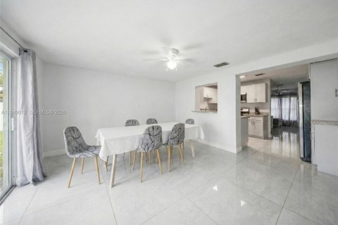 Villa ou maison à vendre à Miramar, Floride: 3 chambres, 129.04 m2 № 2004841 - photo 11