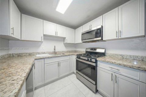 Villa ou maison à vendre à Miramar, Floride: 3 chambres, 129.04 m2 № 2004841 - photo 9