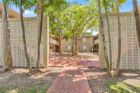 Купить кондоминиум в Саут-Майами, Флорида 1 спальня, 47.38м2, № 1980209 - фото 3