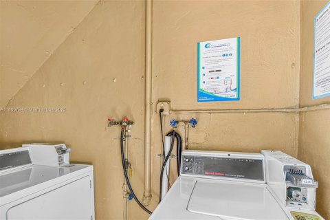 Купить кондоминиум в Саут-Майами, Флорида 1 спальня, 47.38м2, № 1980209 - фото 23