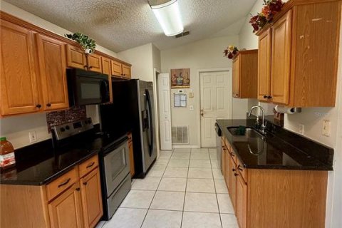 Villa ou maison à louer à Deltona, Floride: 3 chambres, 109.25 m2 № 2383810 - photo 8