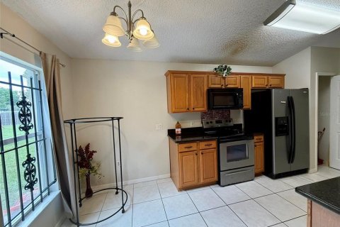 Villa ou maison à louer à Deltona, Floride: 3 chambres, 109.25 m2 № 2383810 - photo 6
