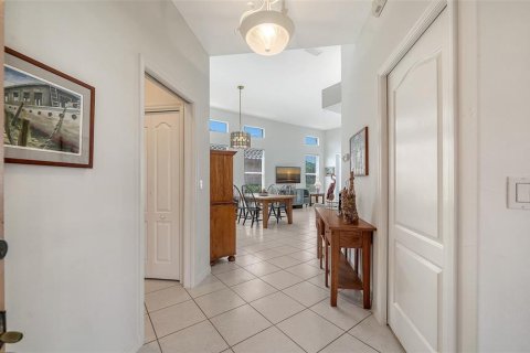 House in Sarasota, Florida 2 bedrooms, 184.97 sq.m. № 2096951 - photo 8