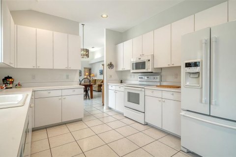 House in Sarasota, Florida 2 bedrooms, 184.97 sq.m. № 2096951 - photo 23