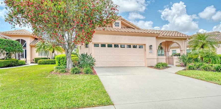 House in Sarasota, Florida 2 bedrooms, 184.97 sq.m. № 2096951