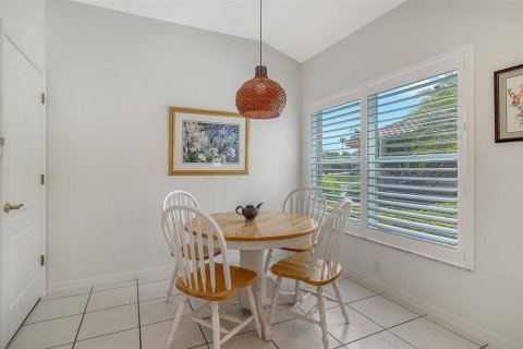 House in Sarasota, Florida 2 bedrooms, 184.97 sq.m. № 2096951 - photo 21