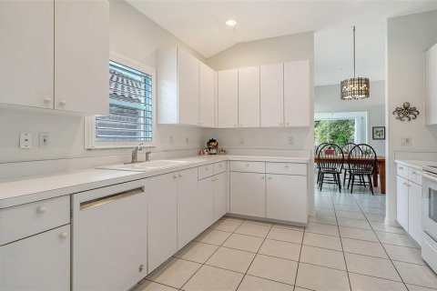 House in Sarasota, Florida 2 bedrooms, 184.97 sq.m. № 2096951 - photo 24