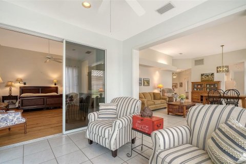 House in Sarasota, Florida 2 bedrooms, 184.97 sq.m. № 2096951 - photo 15
