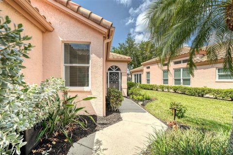House in Sarasota, Florida 2 bedrooms, 184.97 sq.m. № 2096951 - photo 4