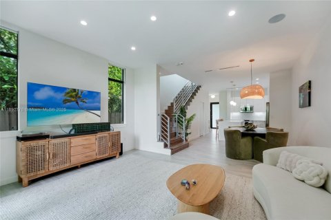 Townhouse in Miami, Florida 3 bedrooms, 168.8 sq.m. № 1944489 - photo 2
