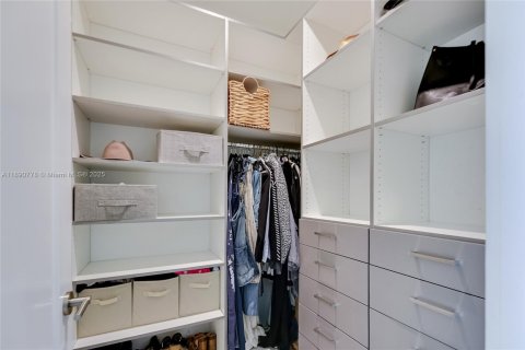Townhouse in Miami, Florida 3 bedrooms, 168.8 sq.m. № 1944489 - photo 11