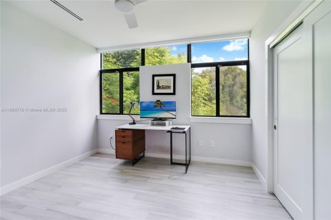 Townhouse in Miami, Florida 3 bedrooms, 168.8 sq.m. № 1944489 - photo 13