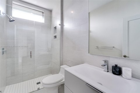 Townhouse in Miami, Florida 3 bedrooms, 168.8 sq.m. № 1944489 - photo 15