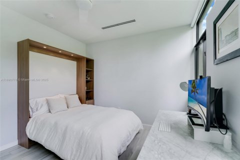 Townhouse in Miami, Florida 3 bedrooms, 168.8 sq.m. № 1944489 - photo 14