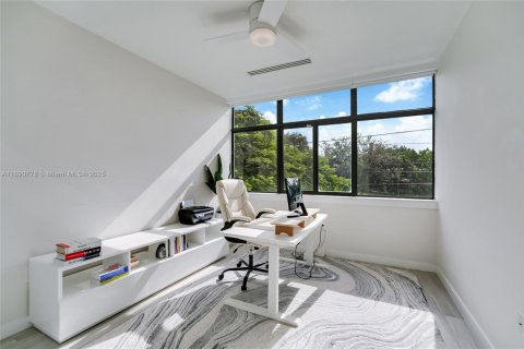 Townhouse in Miami, Florida 3 bedrooms, 168.8 sq.m. № 1944489 - photo 12