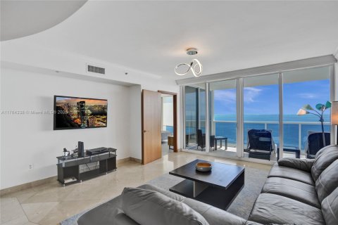 Condo in Sunny Isles Beach, Florida, 3 bedrooms  № 1575364 - photo 2