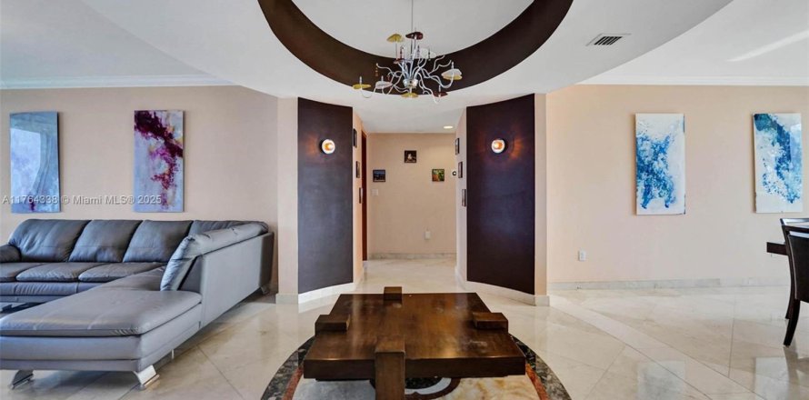 Condo in Sunny Isles Beach, Florida, 3 bedrooms № 1575364