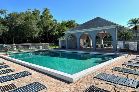 Condo in Stuart, Florida, 2 bedrooms  № 1100661 - photo 1