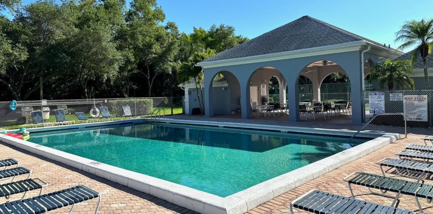 Condo in Stuart, Florida, 2 bedrooms № 1100661