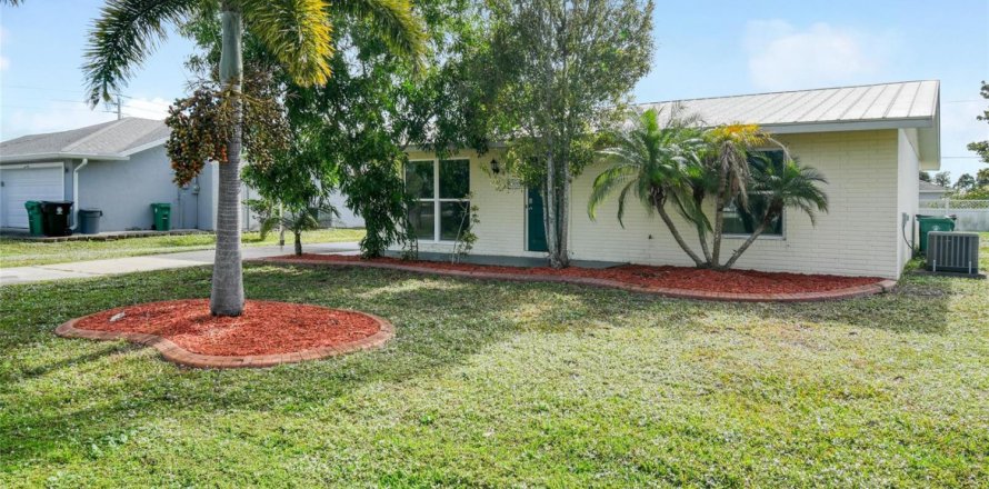 Casa en Port St. Lucie, Florida 2 dormitorios, 83.61 m2 № 2187320