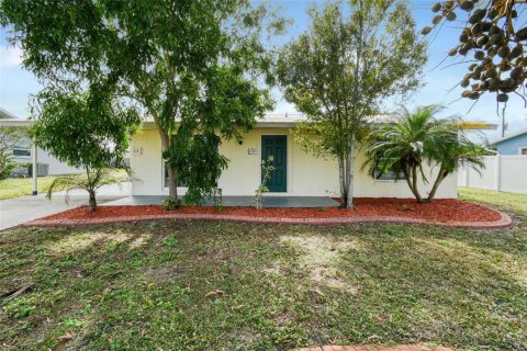 Casa en venta en Port St. Lucie, Florida, 2 dormitorios, 83.61 m2 № 2187320 - foto 2