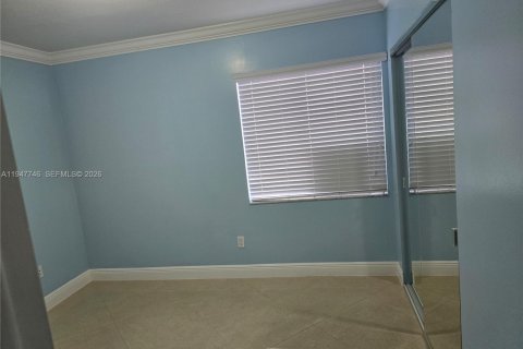 Casa en venta en Hialeah, Florida, 3 dormitorios, 108.7 m2 № 2003784 - foto 8