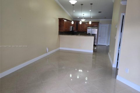 Casa en venta en Hialeah, Florida, 3 dormitorios, 108.7 m2 № 2003784 - foto 5