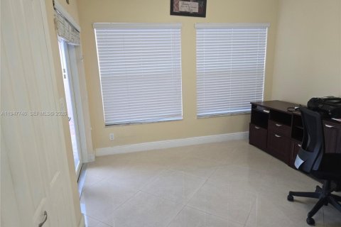 Casa en venta en Hialeah, Florida, 3 dormitorios, 108.7 m2 № 2003784 - foto 7