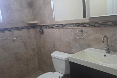 Casa en venta en Hialeah, Florida, 3 dormitorios, 108.7 m2 № 2003784 - foto 15