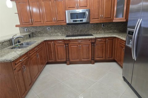 Casa en venta en Hialeah, Florida, 3 dormitorios, 108.7 m2 № 2003784 - foto 13