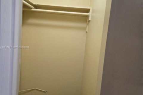 Casa en venta en Hialeah, Florida, 3 dormitorios, 108.7 m2 № 2003784 - foto 10