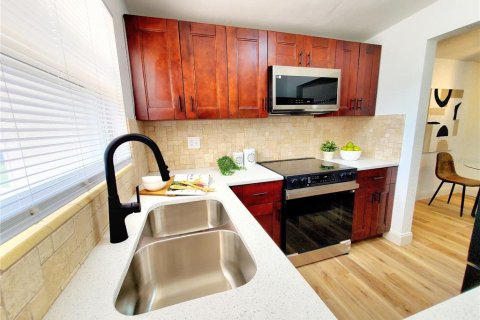 House in Clearwater, Florida 3 bedrooms, 124.3 sq.m. № 1803154 - photo 12