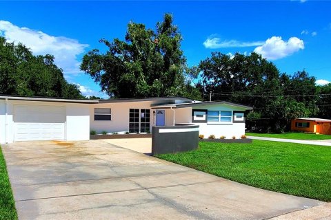 House in Clearwater, Florida 3 bedrooms, 124.3 sq.m. № 1803154 - photo 1