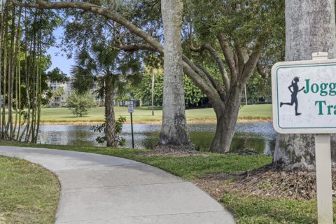 Condo in Pompano Beach, Florida, 1 bedroom  № 1163045 - photo 1