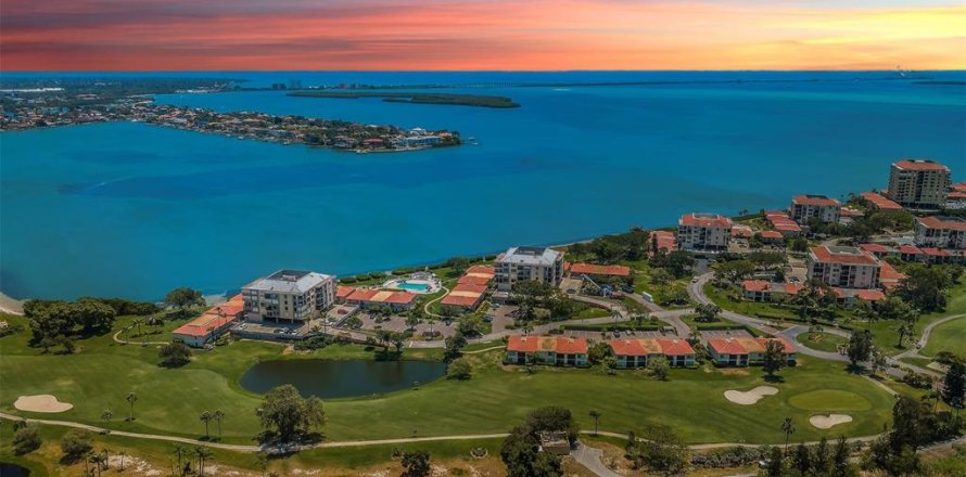 Condo in Saint Petersburg, Florida, 2 bedrooms  № 1723394