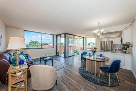 Condo in Saint Petersburg, Florida, 2 bedrooms  № 1723394 - photo 7