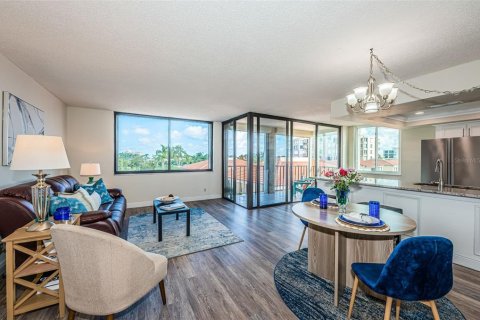 Condo in Saint Petersburg, Florida, 2 bedrooms  № 1723394 - photo 5