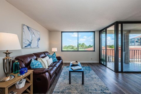 Condo in Saint Petersburg, Florida, 2 bedrooms  № 1723394 - photo 10