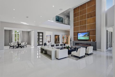 House in Boca Raton, Florida 5 bedrooms, 592.72 sq.m. № 2175921 - photo 10