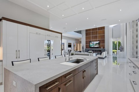 House in Boca Raton, Florida 5 bedrooms, 592.72 sq.m. № 2175921 - photo 14