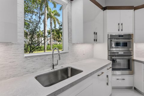 House in Boca Raton, Florida 5 bedrooms, 592.72 sq.m. № 2175921 - photo 17