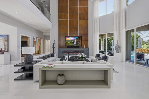 House in Boca Raton, Florida 5 bedrooms, 592.72 sq.m. № 2175921 - photo 9
