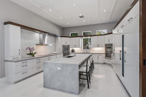 House in Boca Raton, Florida 5 bedrooms, 592.72 sq.m. № 2175921 - photo 13