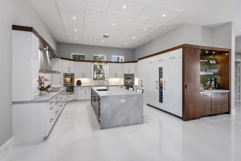 House in Boca Raton, Florida 5 bedrooms, 592.72 sq.m. № 2175921 - photo 12