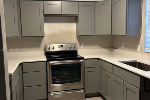 Propiedad comercial en venta en Deltona, Florida № 1875284 - foto 2