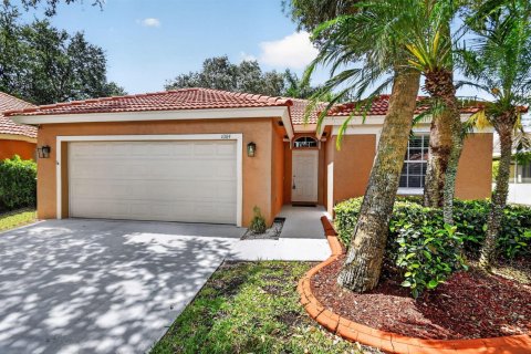 House in Riviera Beach, Florida 3 bedrooms, 146.41 sq.m. № 2185064