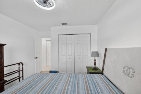House in Riviera Beach, Florida 3 bedrooms, 146.41 sq.m. № 2185064 - photo 26