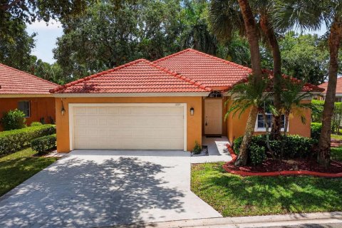 House in Riviera Beach, Florida 3 bedrooms, 146.41 sq.m. № 2185064 - photo 2